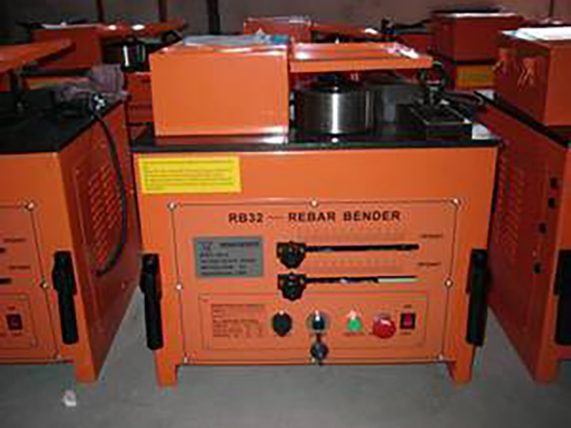 REBAR BENDER ELECTRIC HYDRAULIC 32MM 1¼” #10 HEAVY DUTY W/TWO FOOT CONTROLLS SKU# 961049 / BMRB -32 - Image 3