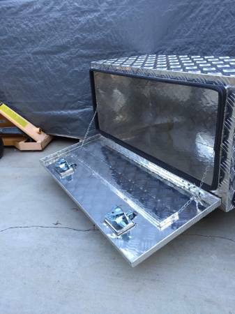 36" ALUMINUM TOOL BOX - Image 2