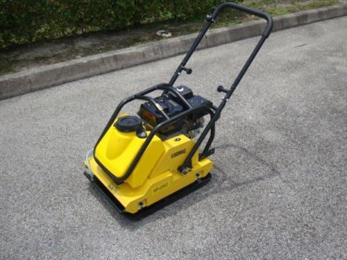vibratory PLATE COMPACTOR GAS 6.5HP W/ 5 GAL WATER TANK - Image 4
